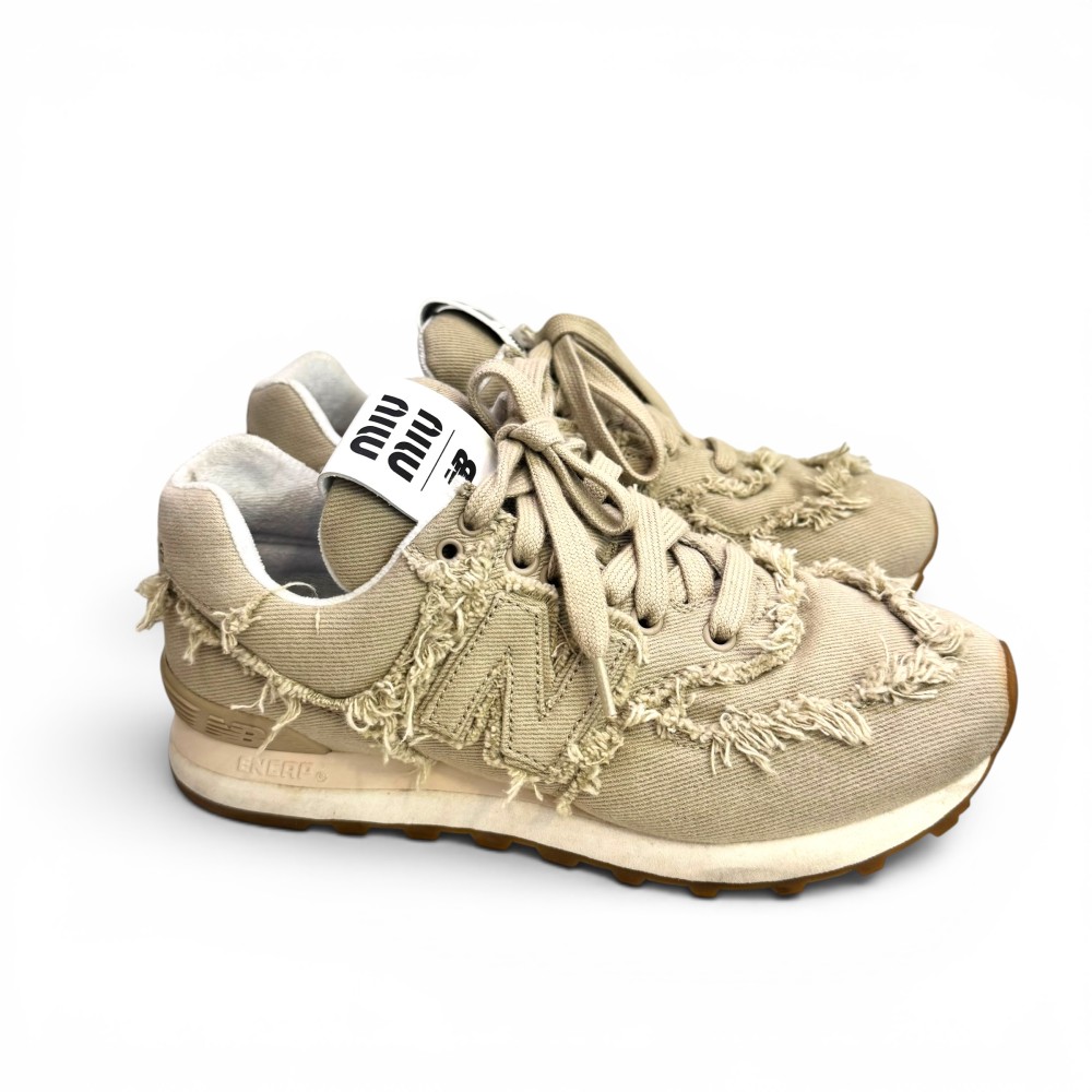 MIU MIU X NEW BALANCE...